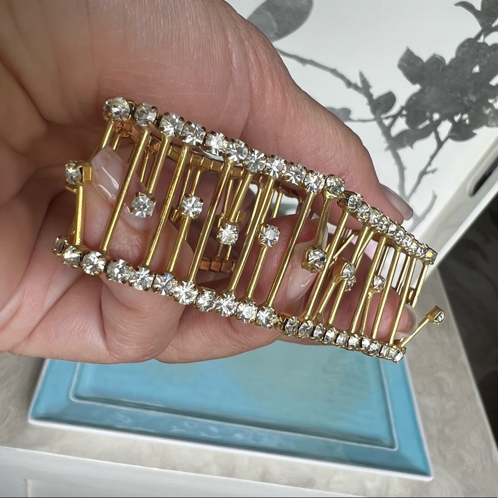 Gold and Crystal Stretchy Bracelet. - Picture 4 of 6